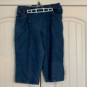 Blue denim capri jeans in size 2X